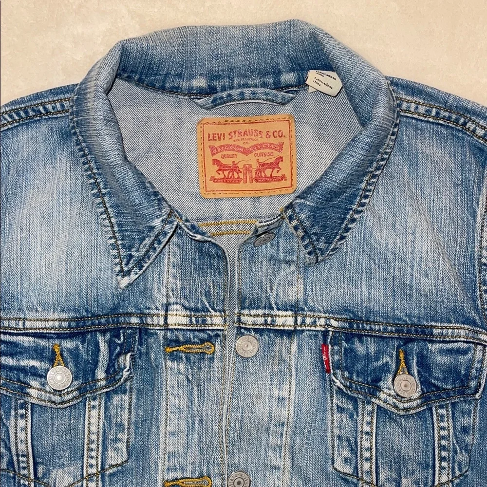 Classic Levi’s Medium Wash Denim Jacket, Size Large - Picture 4 of 10